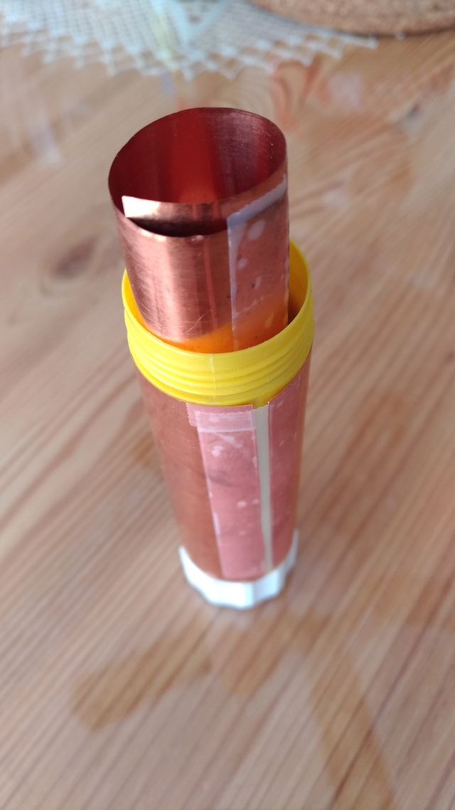 image de essai avec
                                                une feuille de cuivre
                                                roul�e